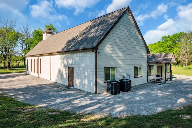317 W Railroad St, Petersburg, TN 37144