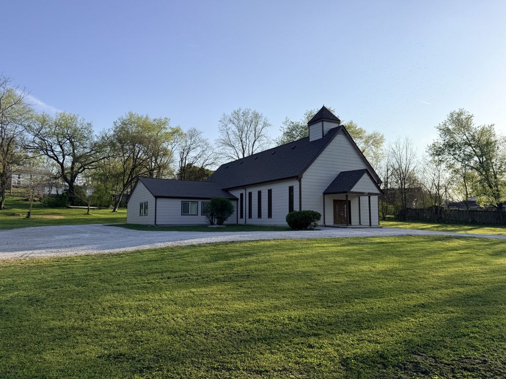 317 W Railroad St, Petersburg, TN 37144