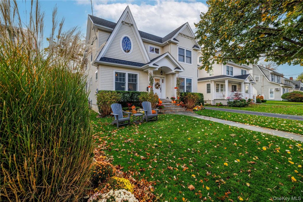 16 Westminster Road, Rockville Centre, NY 11570