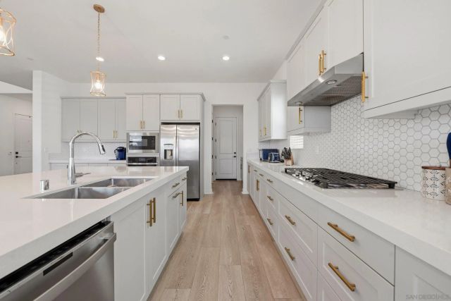 305 Creekview Ct, San Marcos, CA 92078