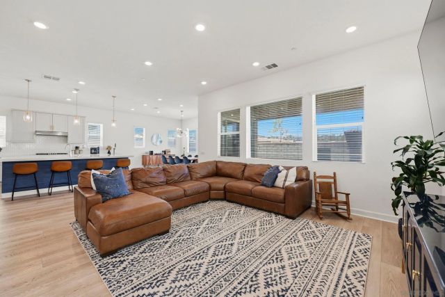 305 Creekview Ct, San Marcos, CA 92078