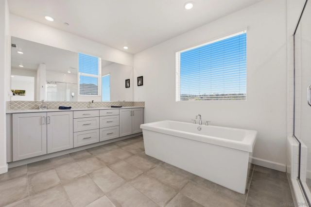 305 Creekview Ct, San Marcos, CA 92078