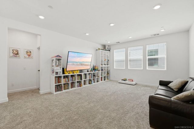 305 Creekview Ct, San Marcos, CA 92078