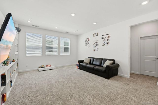 305 Creekview Ct, San Marcos, CA 92078
