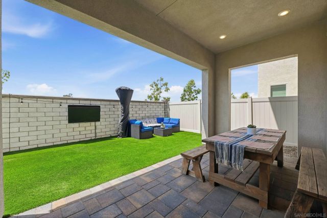305 Creekview Ct, San Marcos, CA 92078
