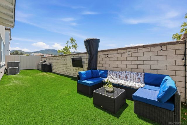 305 Creekview Ct, San Marcos, CA 92078