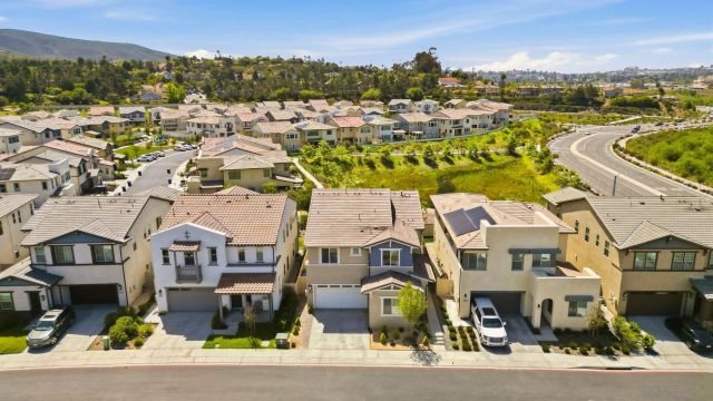 305 Creekview Ct, San Marcos, CA 92078