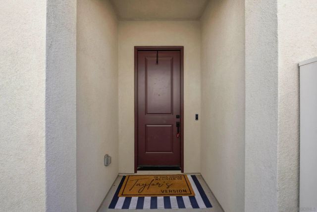 305 Creekview Ct, San Marcos, CA 92078