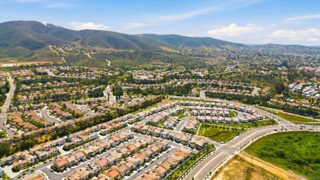 305 Creekview Ct, San Marcos, CA 92078