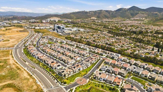 305 Creekview Ct, San Marcos, CA 92078