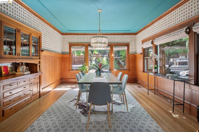 579 Kenmore Ave, Oakland, CA 94610