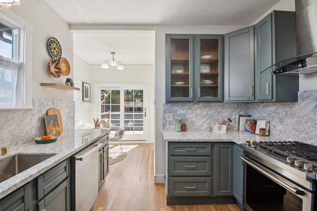579 Kenmore Ave, Oakland, CA 94610