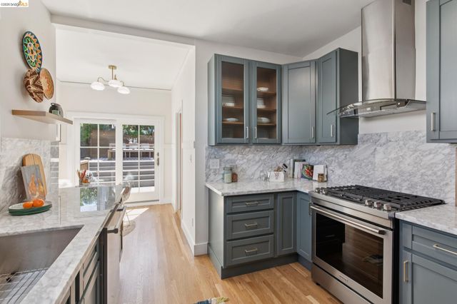 579 Kenmore Ave, Oakland, CA 94610