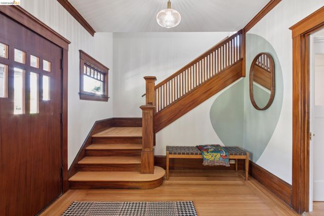 579 Kenmore Ave, Oakland, CA 94610