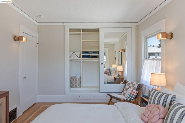 579 Kenmore Ave, Oakland, CA 94610