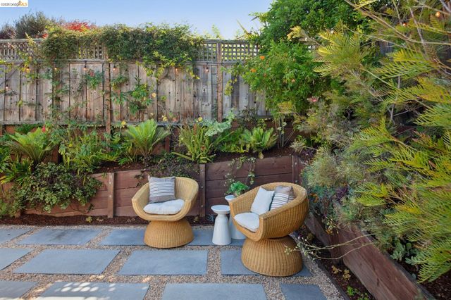 579 Kenmore Ave, Oakland, CA 94610
