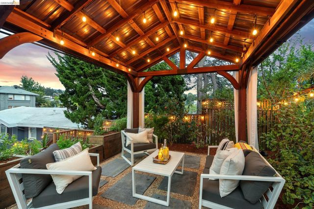 579 Kenmore Ave, Oakland, CA 94610