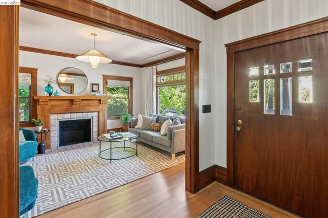 579 Kenmore Ave, Oakland, CA 94610