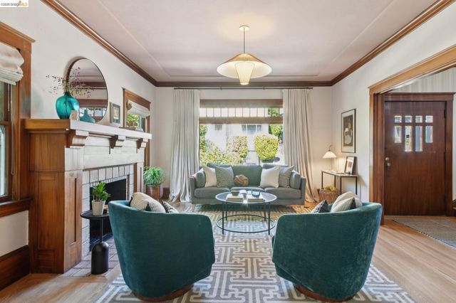 579 Kenmore Ave, Oakland, CA 94610
