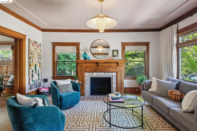 579 Kenmore Ave, Oakland, CA 94610