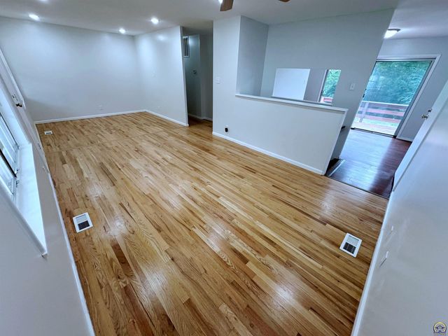 5120 SW 32nd Ter, Topeka, KS 66614