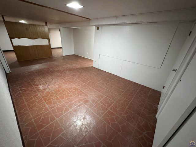 5120 SW 32nd Ter, Topeka, KS 66614