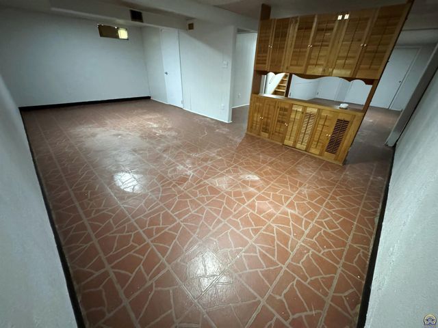 5120 SW 32nd Ter, Topeka, KS 66614