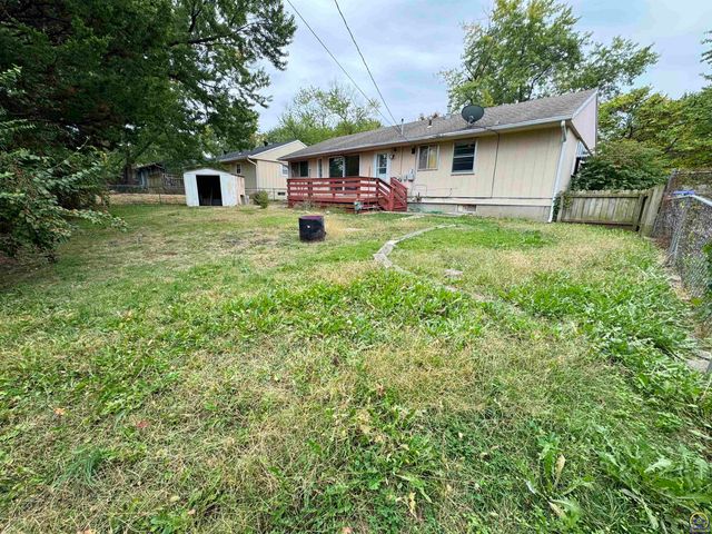 5120 SW 32nd Ter, Topeka, KS 66614