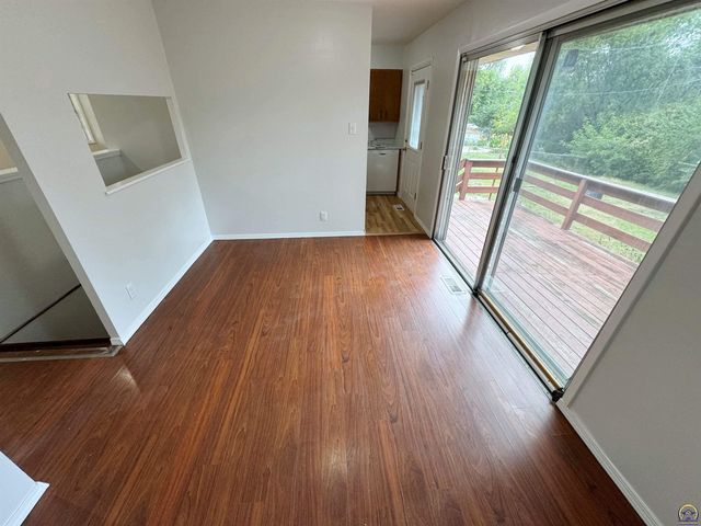 5120 SW 32nd Ter, Topeka, KS 66614