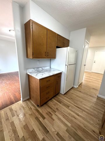 5120 SW 32nd Ter, Topeka, KS 66614