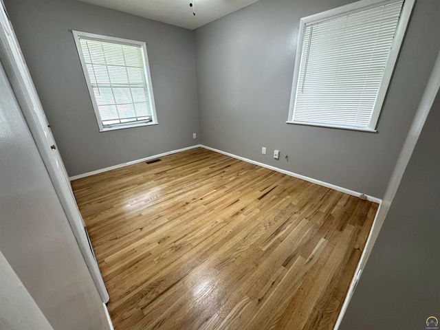 5120 SW 32nd Ter, Topeka, KS 66614