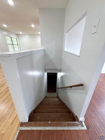 5120 SW 32nd Ter, Topeka, KS 66614