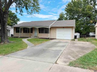 5120 SW 32nd Ter, Topeka, KS 66614