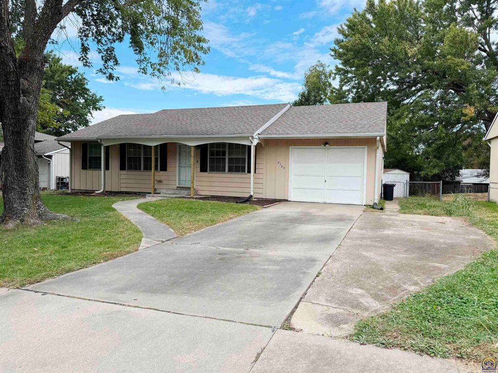 5120 SW 32nd Ter, Topeka, KS 66614