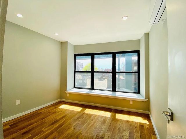 12615 Jamaica Avenue, Richmond Hill, NY 11418