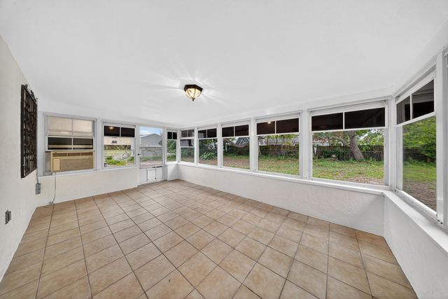 1905 Colonial Road, Fort Pierce, FL 34950