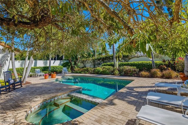 9 Las Brisas WAY 10, Naples, FL 34108