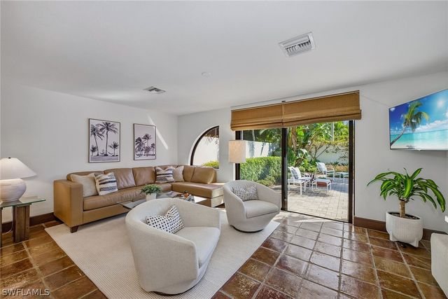 9 Las Brisas WAY 10, Naples, FL 34108