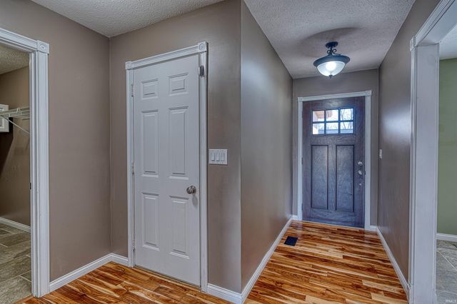 8988 Camelot Drive, Newburgh, IN 47630