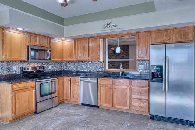 8988 Camelot Drive, Newburgh, IN 47630