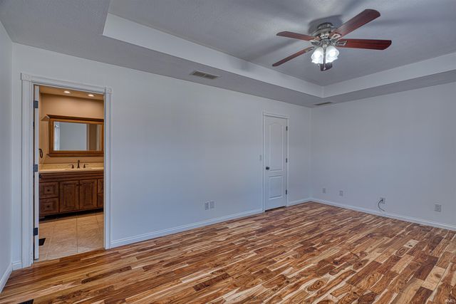 8988 Camelot Drive, Newburgh, IN 47630