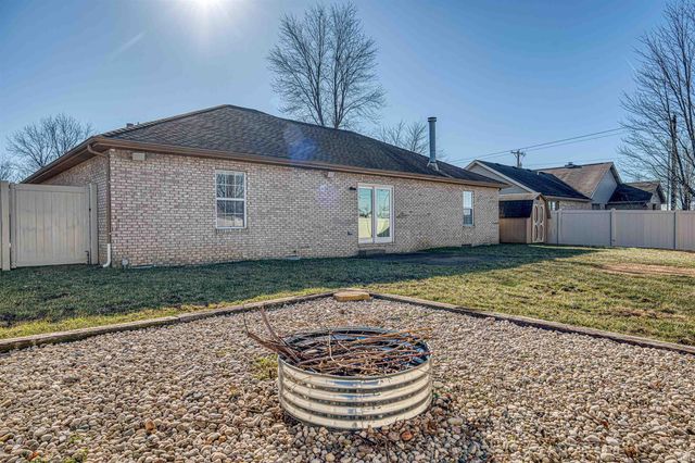 8988 Camelot Drive, Newburgh, IN 47630