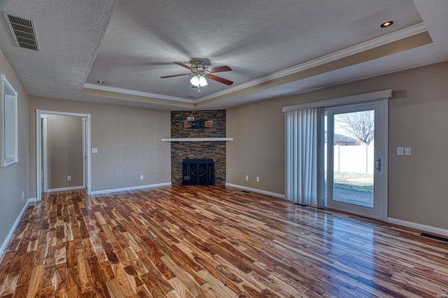 8988 Camelot Drive, Newburgh, IN 47630