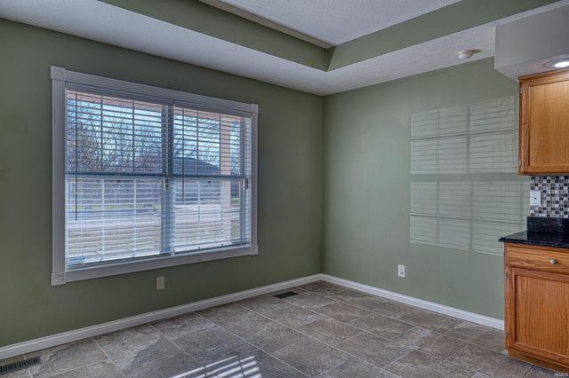 8988 Camelot Drive, Newburgh, IN 47630