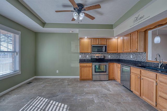 8988 Camelot Drive, Newburgh, IN 47630