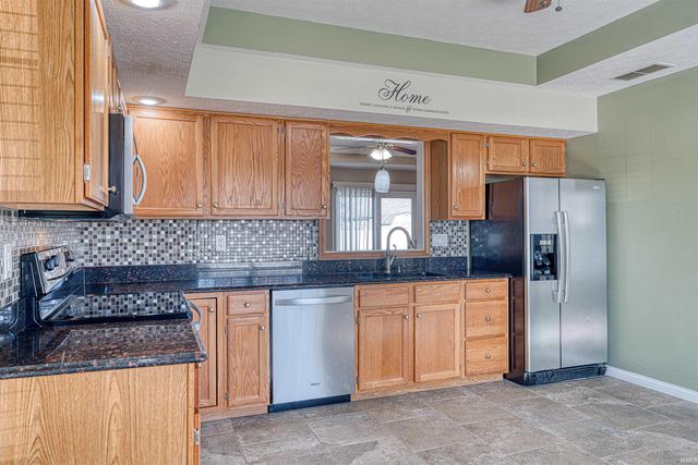 8988 Camelot Drive, Newburgh, IN 47630