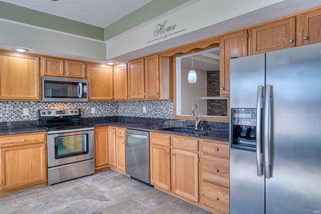 8988 Camelot Drive, Newburgh, IN 47630