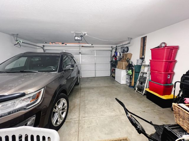 17950 Zurich Ct, Tehachapi, CA 93561