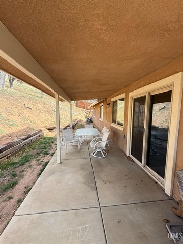 17950 Zurich Ct, Tehachapi, CA 93561
