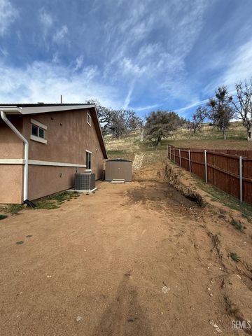 17950 Zurich Ct, Tehachapi, CA 93561